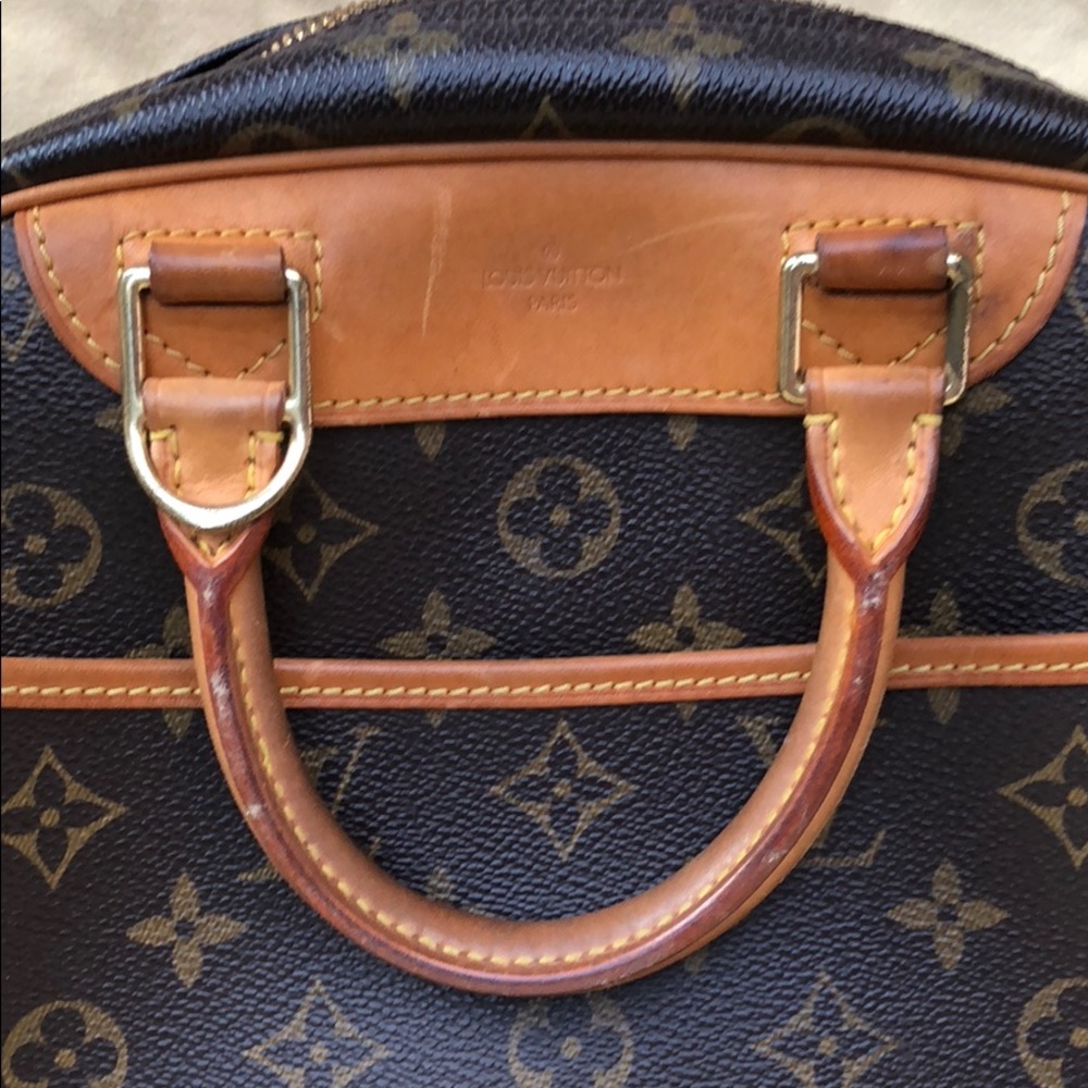 Authentic Louie Vuitton Deauville Monogram Handbag - Picture 2 of 7